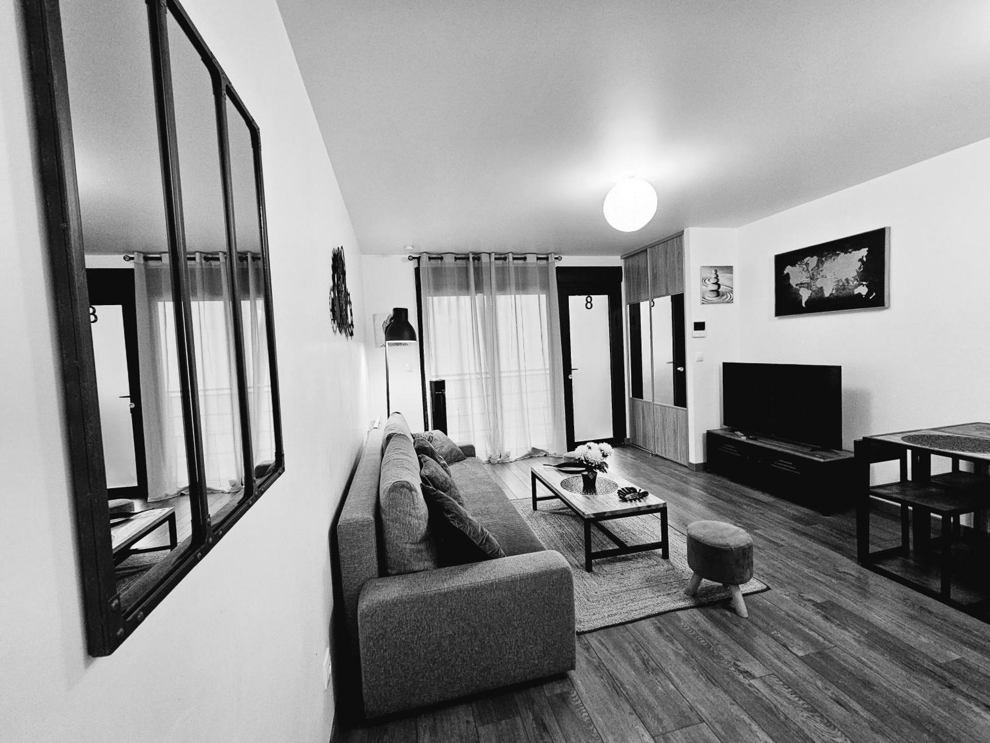 Apartment Passage Secret - Ideal Pro, Couples, Familles & Amis - Le Calme En Hypercentre - Wifi Debit - Netflix - Machine A Laver - Gare, Cathedrale, Commerces, Restaurants & Transports En Commun A Moins De 10 Minutes A Pied