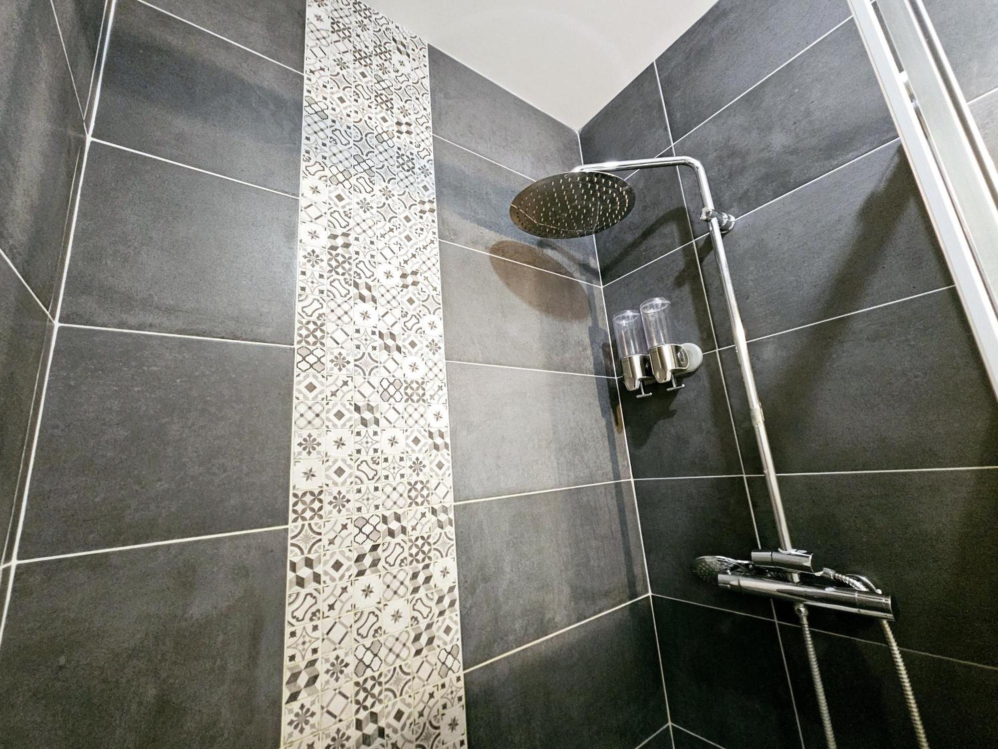 Apartment Passage Secret - Ideal Pro, Couples, Familles & Amis - Le Calme En Hypercentre - Wifi Debit - Netflix - Machine A Laver - Gare, Cathedrale, Commerces, Restaurants & Transports En Commun A Moins De 10 Minutes A Pied