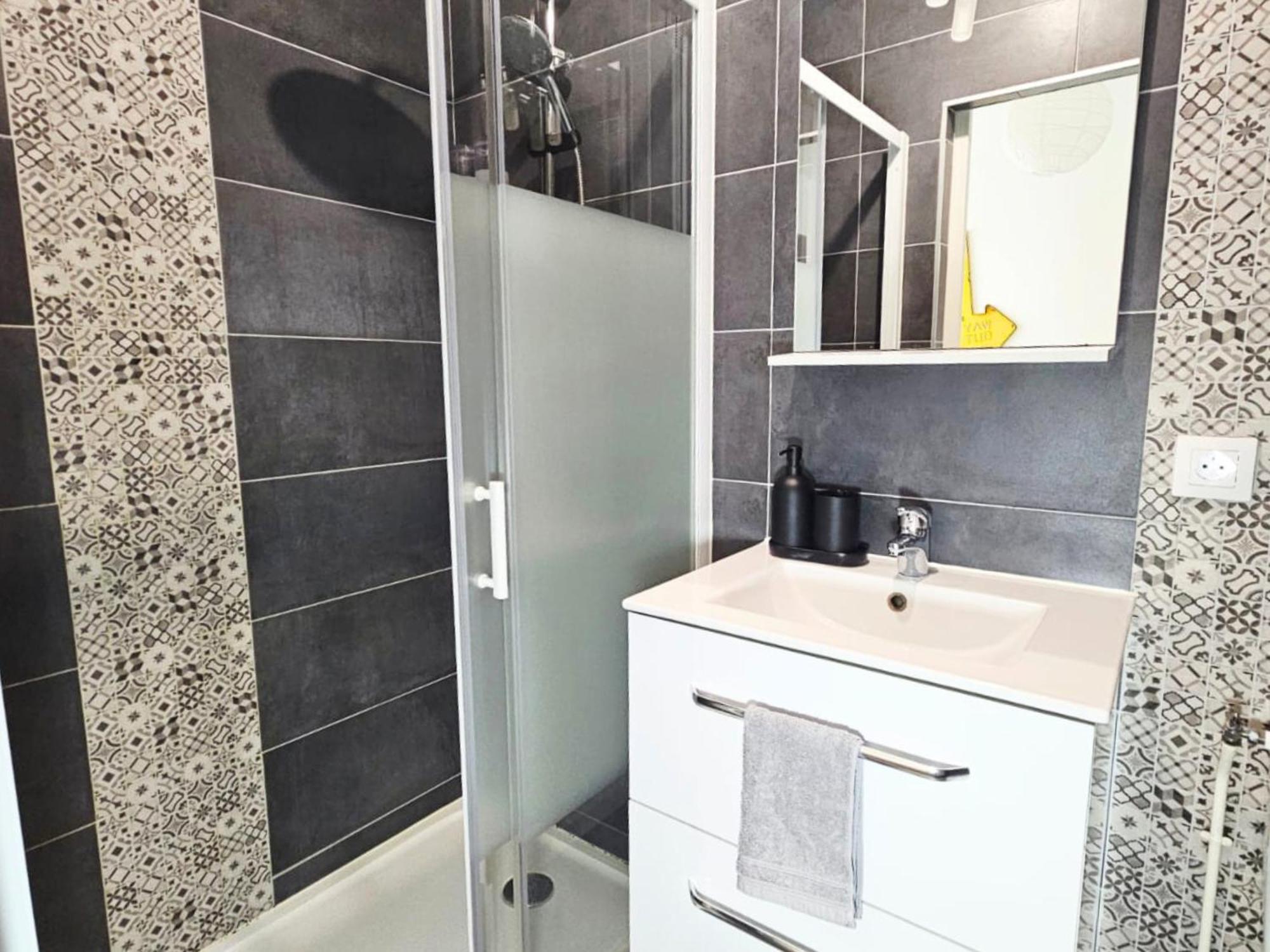 Passage Secret - Ideal Pro, Couples, Familles & Amis - Le Calme En Hypercentre - Wifi Debit - Netflix - Machine A Laver - Gare, Cathedrale, Commerces, Restaurants & Transports En Commun A Moins De 10 Minutes A Pied *